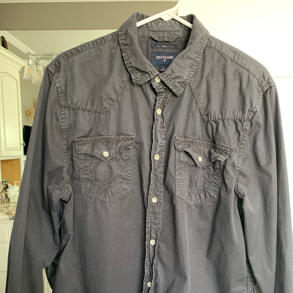 True Religion men’s distressed shirt, like new